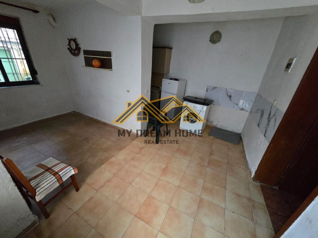 SHITET SHTEPI PRIVATE 1-KATSHE TEK LAGJIA 6 DURRES