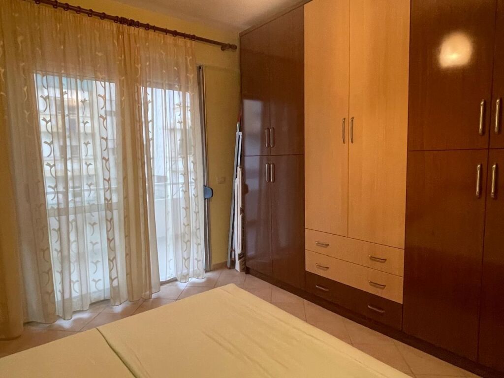 APARTAMENT 1+1 ME QERA AFATGJATË – LUNGOMARE,VLORE