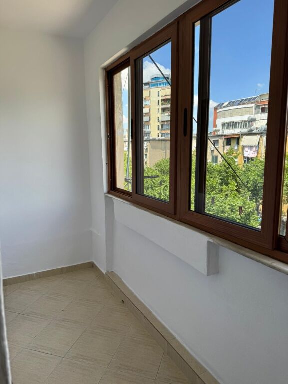 Affittasi 1+1 Vuoto Ali Demi 400 mila lek