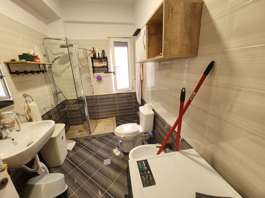 Qera,Apartament 2+1+2 me 2 Poste Parkimi,Liqeni i thate