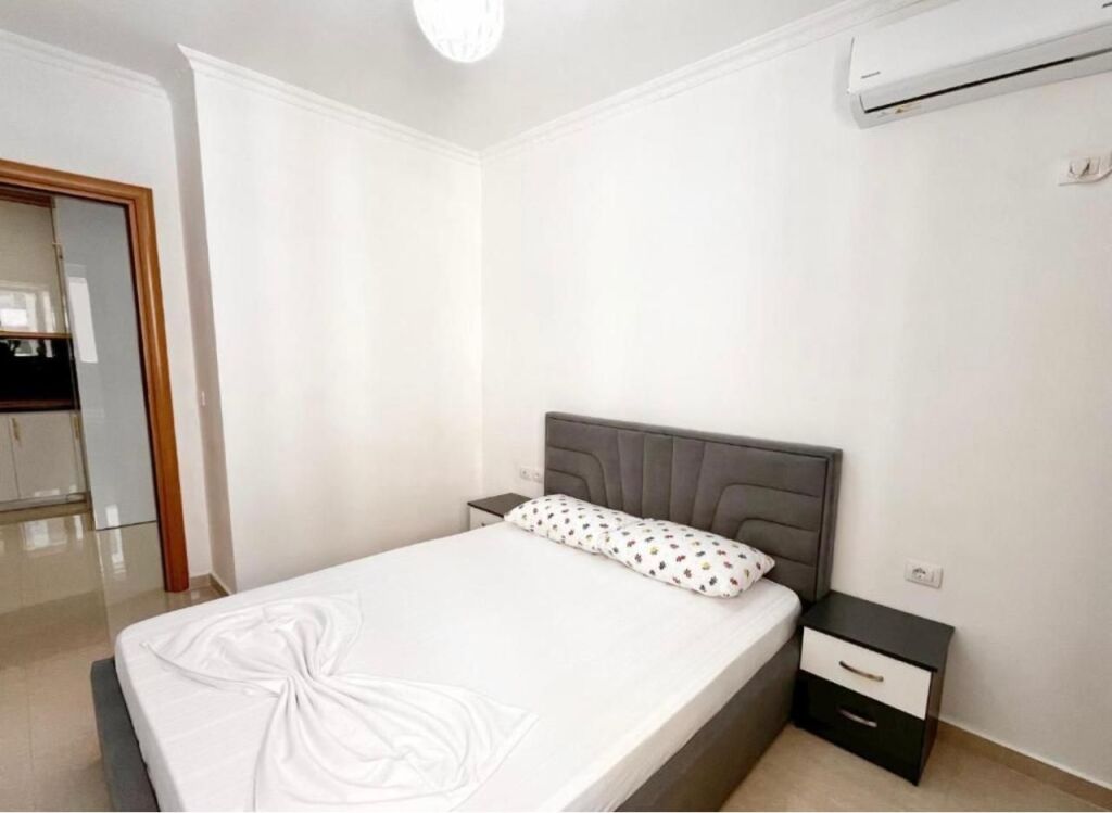 Apartament me dy dhoma gjumi për qira afatgjatë në Vlorë, Shqipëri