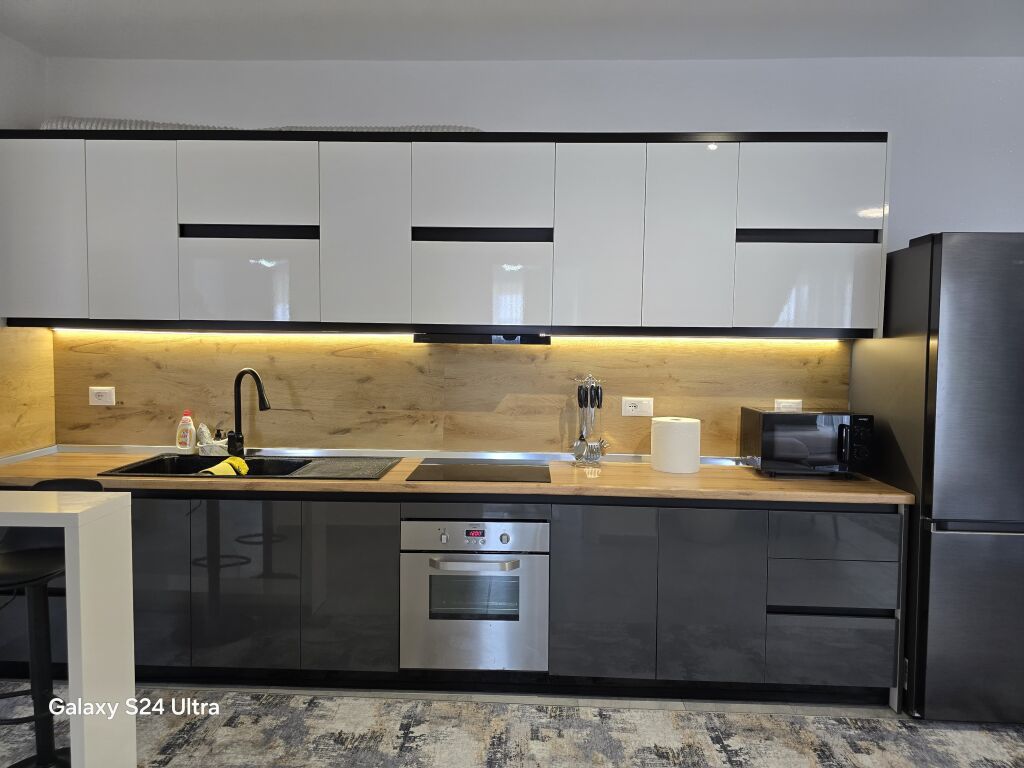🏡 JEPET ME QIRA APARTAMENT 2+1 – RROTA E KUQE, PLAZH, DURRËS
