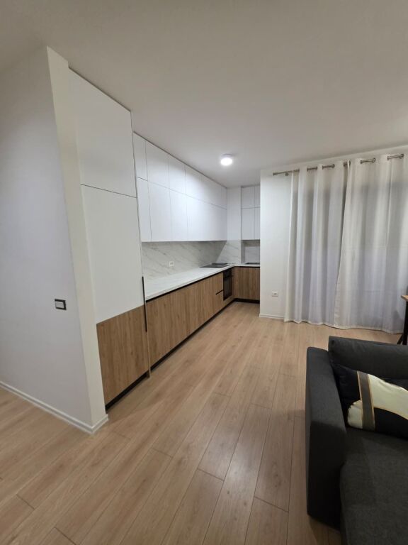 Bulevardi i Ri,Kompleksi Ndregjoni,jepet me qera apartament 2+1,i sapo mobiluar.75,000Leke   