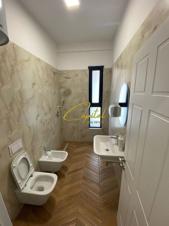 AMBIENT BIZNESI ME QIRA 133 M2 KOMPLEKSI SQUARE 21 95.000 LEKE