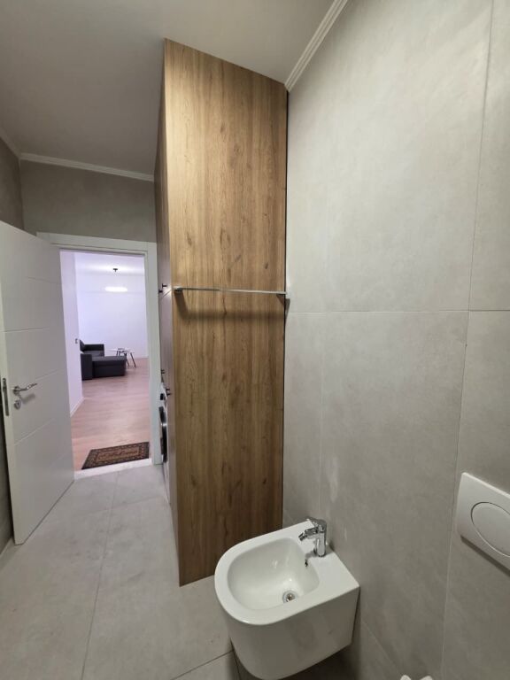 Affitto | Apartament 2 + 1 | Kompleksi Ndergjoni – Rruga Jordan Misja | 750 €/mese