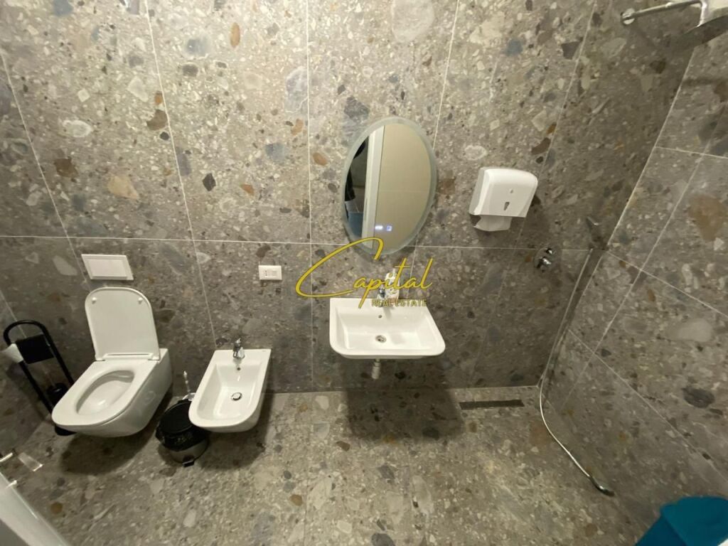 AMBIENT BIZNESI ME QIRA 133 M2 KOMPLEKSI SQUARE 21 95.000 LEKE