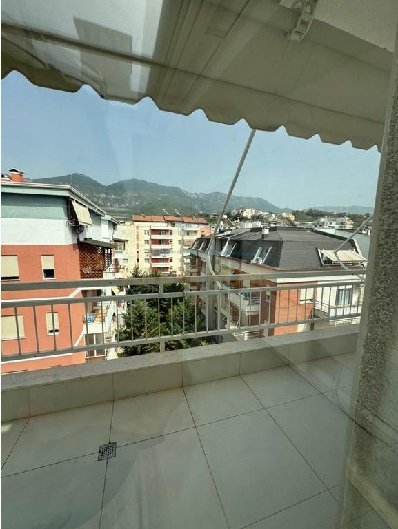Shitet, Apartament 2+1+2+Verandë, Rruga Shefqet Kuka , Fresk