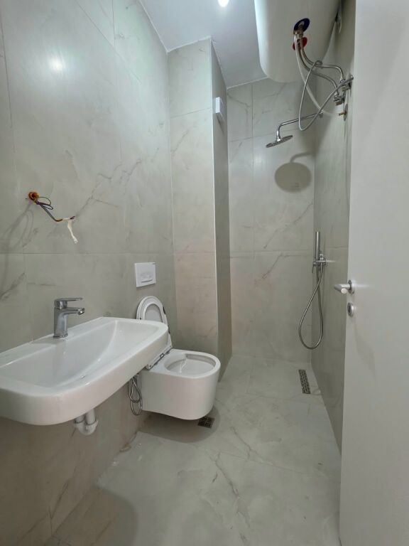 🟤SHITET: 1+1 &amp; Ballkon 📍Ali Demi - Residenca Kadiu | 47m², Kati 6, Orientim Jug, Me Hipotekë ✅️ 89,500€