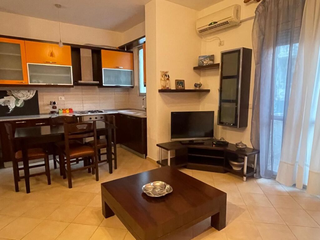 APARTAMENT 1+1 ME QERA AFATGJATË – LUNGOMARE,VLORE