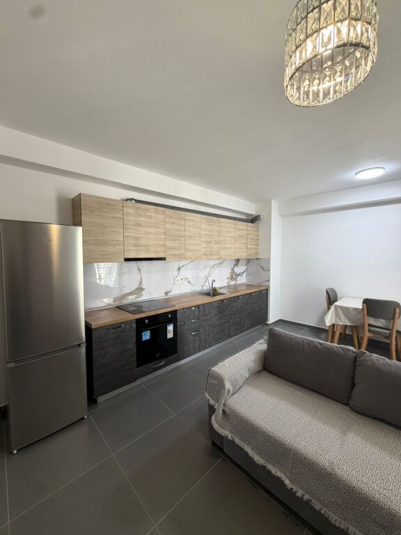 Affitto | Apartament 3 + 1 | Rruga 5 Maji | 650 €/mese