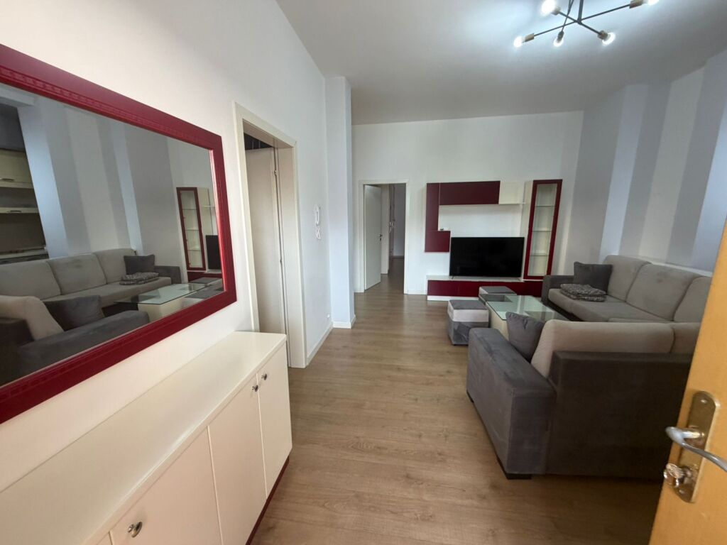 Si dà 3+1 + parcheggio alle ville tedesche arredate 2° piano villa 70000 lek
