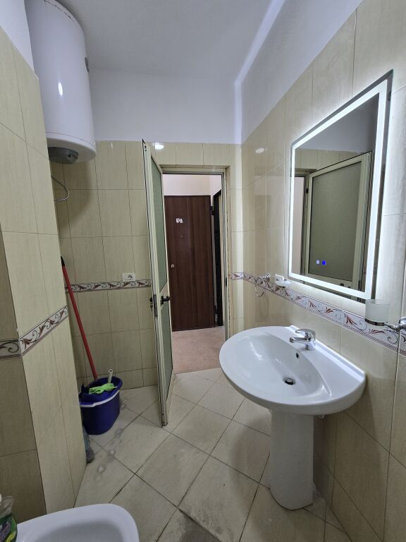 Shitet apartament 1+1