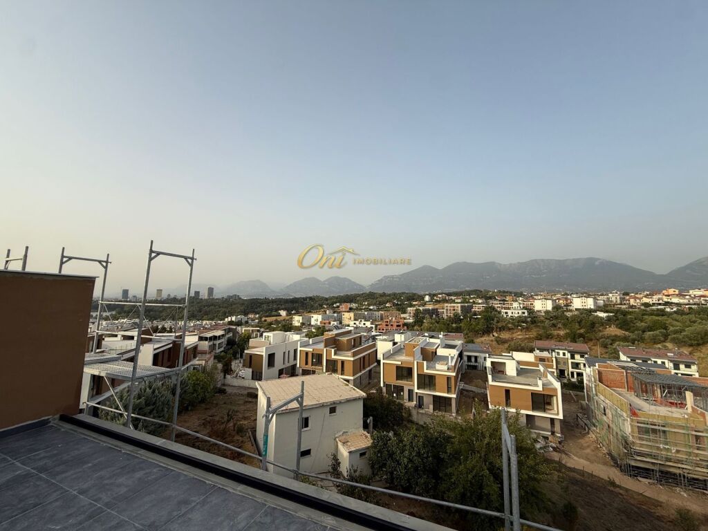 ARTIFICIAL LAKE, 3-FLOOR VILLA FOR SALE LAKE DIAMOND RESIDENCE