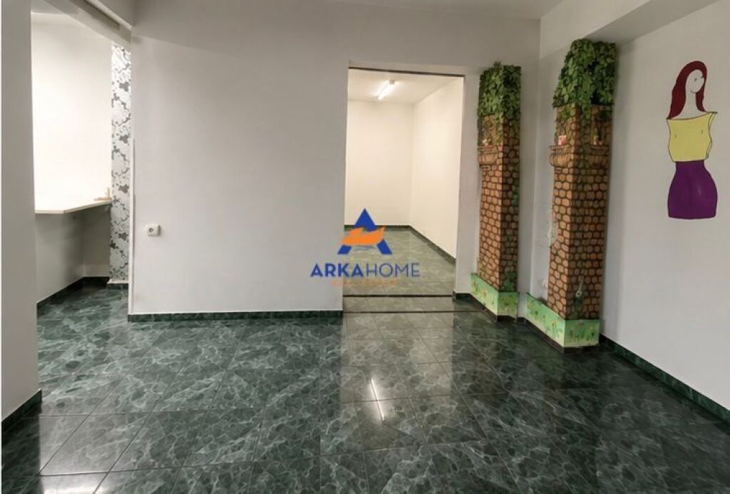 LOCALE COMMERCIALE IN AFFITTO 90M2 "COMUNE DI PARIGI" 80.000 LEKE