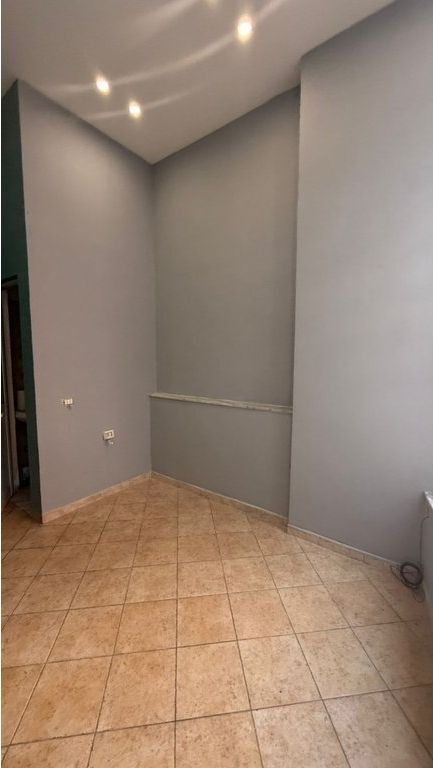 EPET ME QIRA AMBIENT BIZNESI PRANË SHKOLLËS SË BALETIT  40,000 Lekë /Muaj