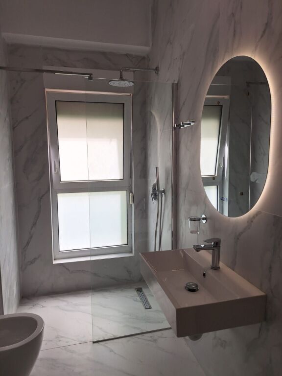 Tirane, jepet me qera apartament 2+1 Kati 4, 72 m² 500 € (Kompleksi Kaimi, ALI DEMI) PA KOMISION