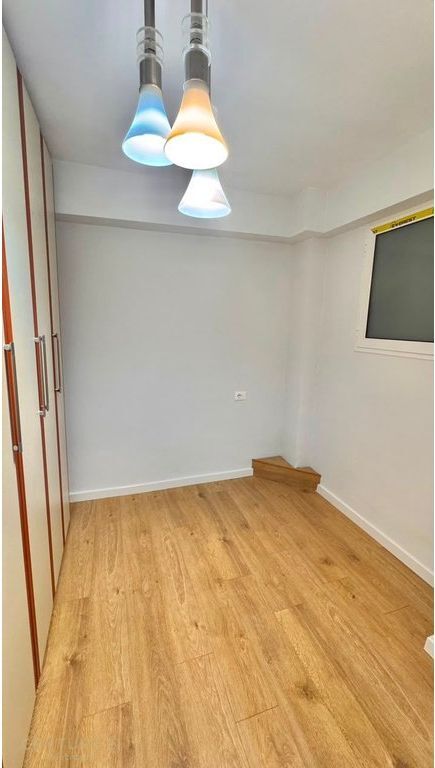 AFFITTASI APPARTAMENTO ADATTO COME 2+1, COMUNE DI PARIGI! 850 € /Mese 80.000 Lek /Mese