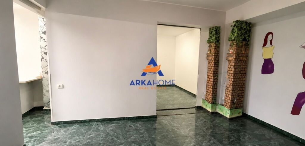 LOCALE COMMERCIALE IN AFFITTO 90M2 "COMUNE DI PARIGI" 80.000 LEKE