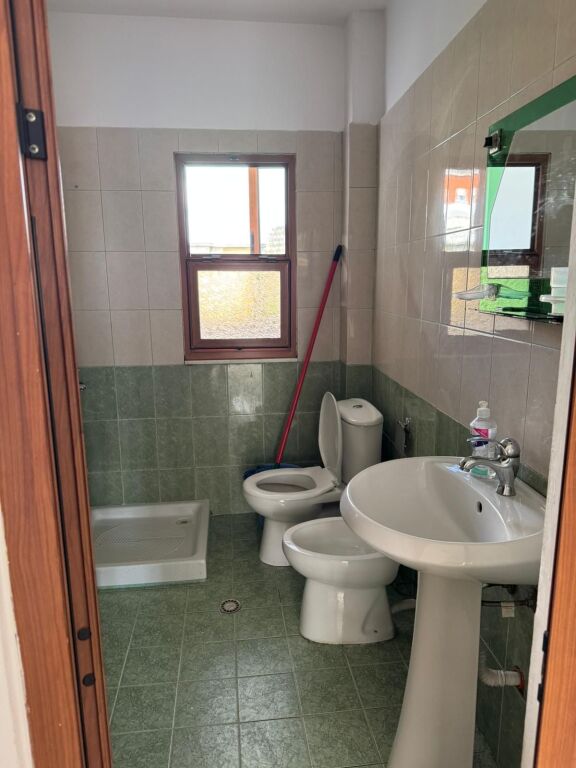 Affittasi 1+1 Vuoto Ali Demi 400 mila lek