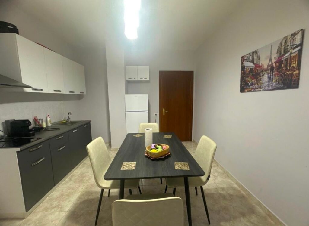 Bllok affittasi appartamento 2+1+2 bagni arredato.  