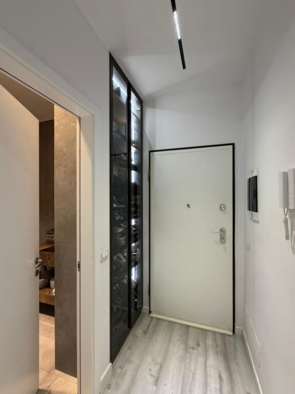 Qera | Apartament 2 + 1 | Rruga 5 Maji – Emerald Center| 1000 €/muaj