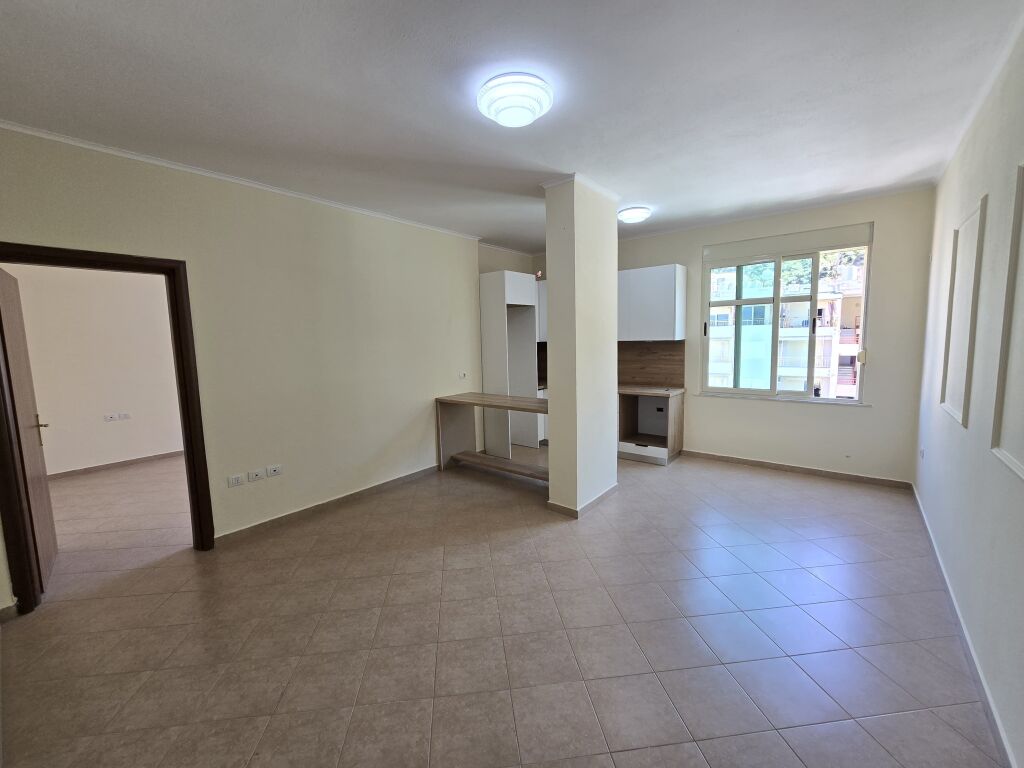Shitet apartament 1+1