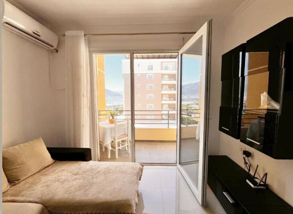 Apartament me dy dhoma gjumi për qira afatgjatë në Vlorë, Shqipëri