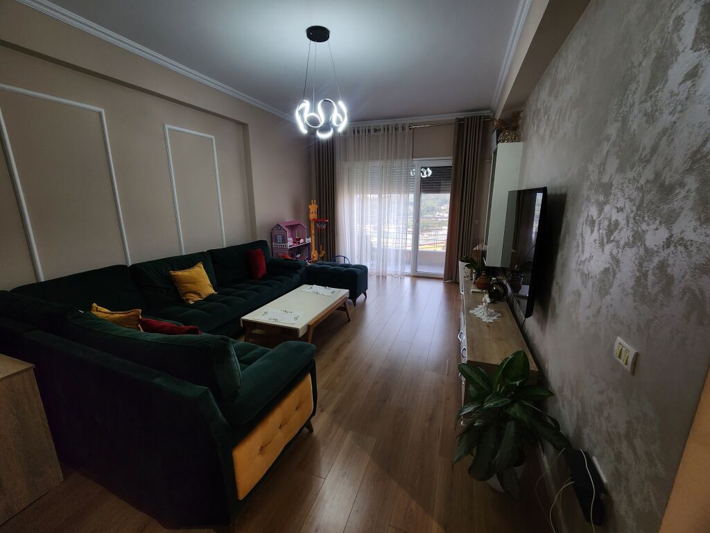 Qera,Apartament 2+1+2 me 2 Poste Parkimi,Liqeni i thate