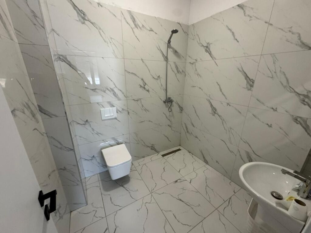 🏢 Appartamento 2+1+2 in Affitto 📍Paskuqan, white palace💶 Prezzo: 550 Euro / mese