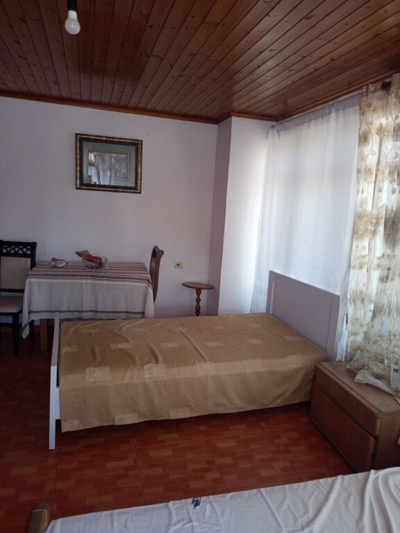 MONOLOCALE 25000 LEKE. 21 DICEMBRE