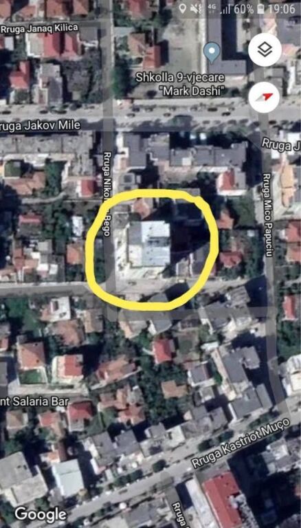 Shop for sale in the 15 Tetori Fier neighborhood only 300 meters from the city center.