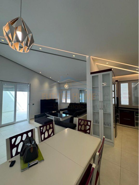 Shitet, Apartament 2+1+2+Verandë, Rruga Shefqet Kuka , Fresk