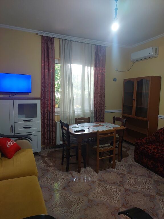 Apartament me qera 2+1