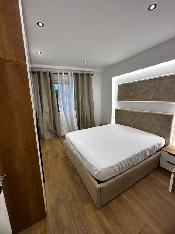 Shitet apartament 1+1