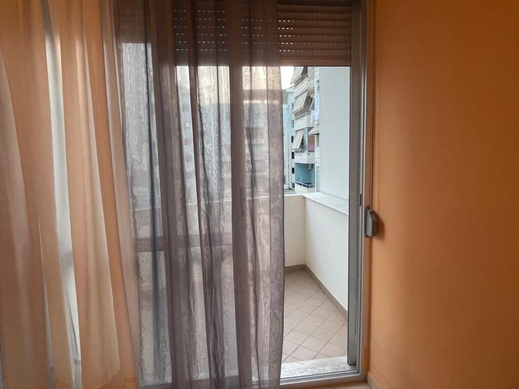 APARTAMENT 1+1 ME QERA AFATGJATË – LUNGOMARE,VLORE