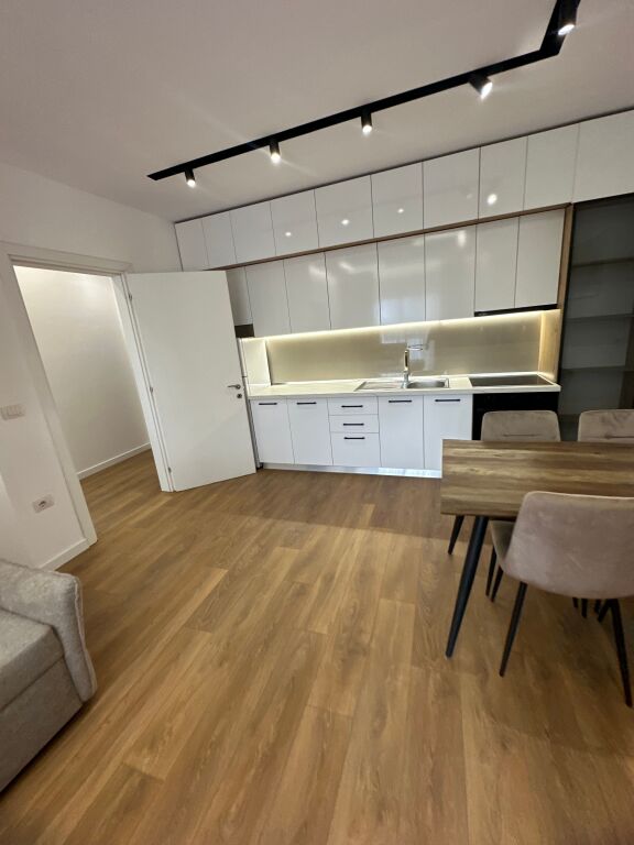 Shitet apartament 1+1