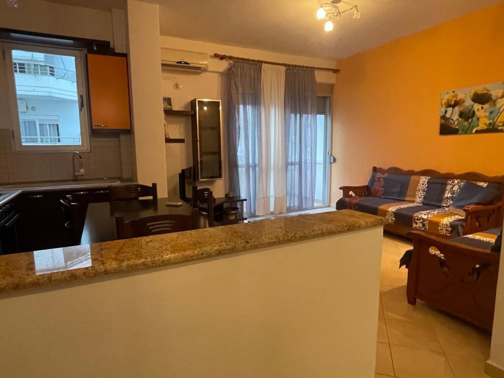 APARTAMENT 1+1 ME QERA AFATGJATË – LUNGOMARE,VLORE