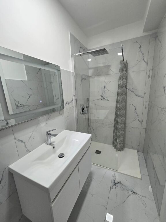 APARTAMENT ME QERA 3+1+2 DON BOSKO 80.000 LEKE FH-90291