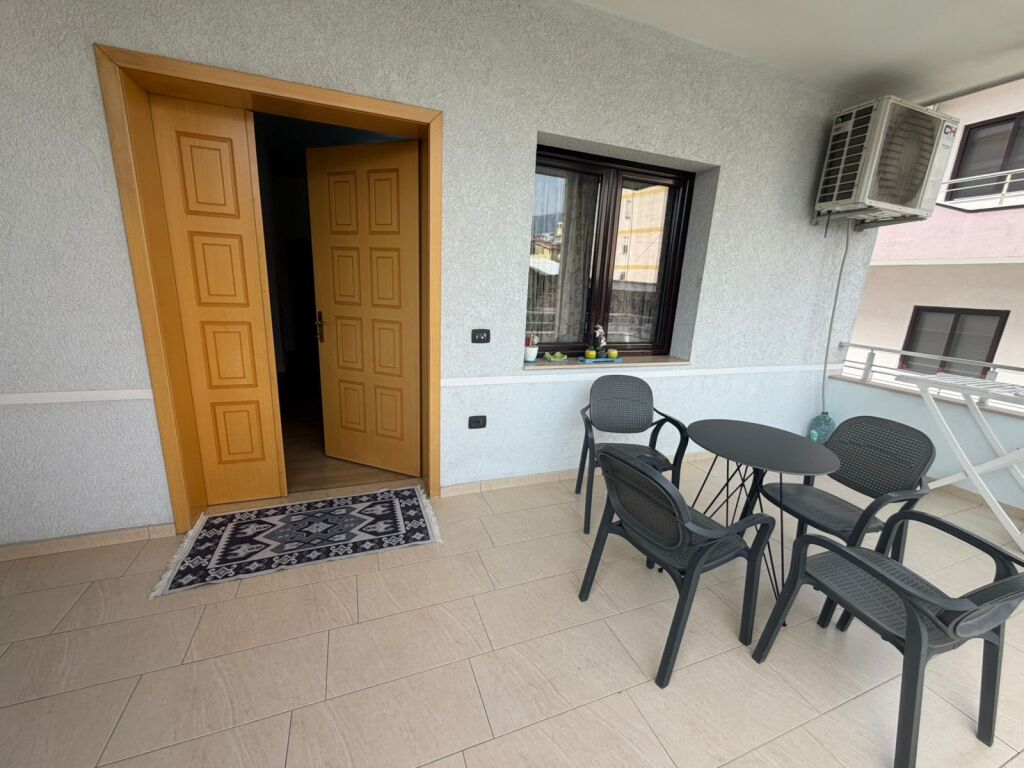 Si dà 3+1 + parcheggio alle ville tedesche arredate 2° piano villa 70000 lek
