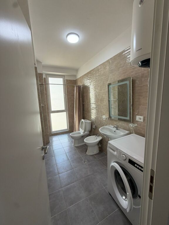 Affitto | Apartament 3 + 1 | Rruga 5 Maji | 650 €/mese