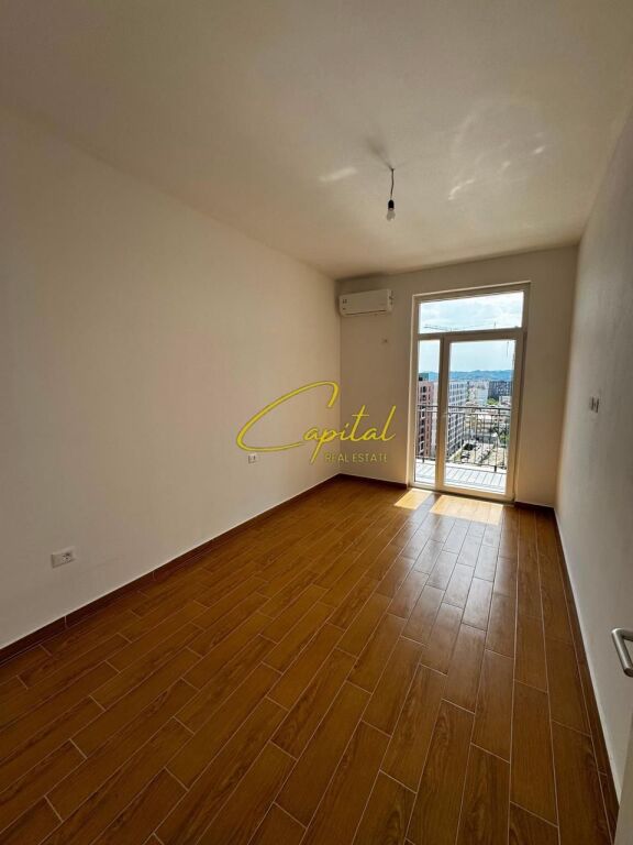 AMBIENT BIZNESI ME QIRA 129 M2 KOMPLEKSI USLUGA 90.000 LEKE