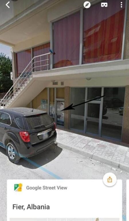Shop for sale in the 15 Tetori Fier neighborhood only 300 meters from the city center.