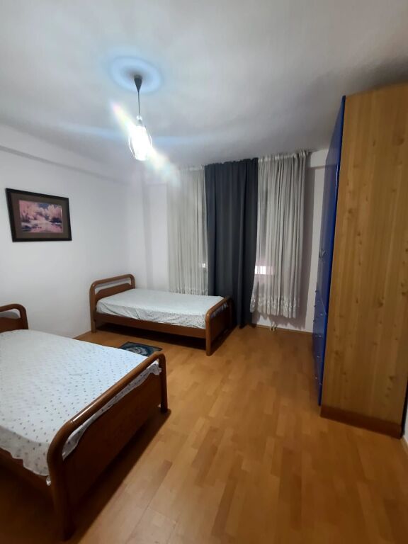 Apartament me qera 2+1