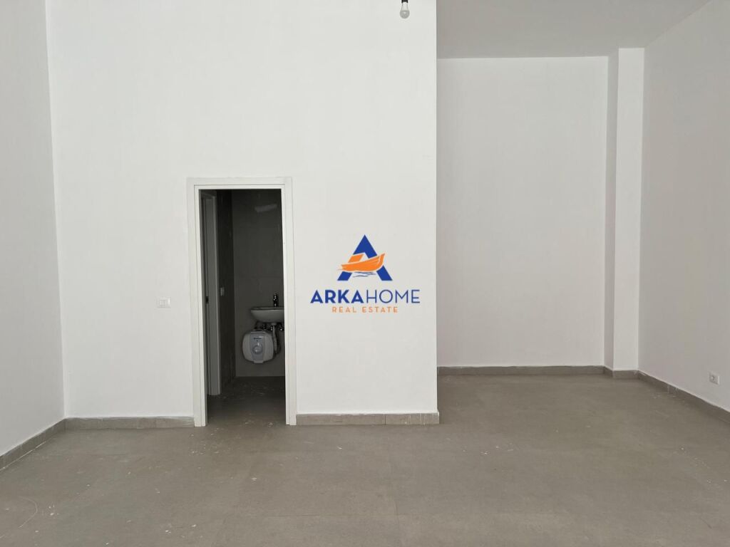 JEPET ME QERA AMBIENT BIZNESI 91M2 "BULEVARDI I RI" 85.000 LEKE