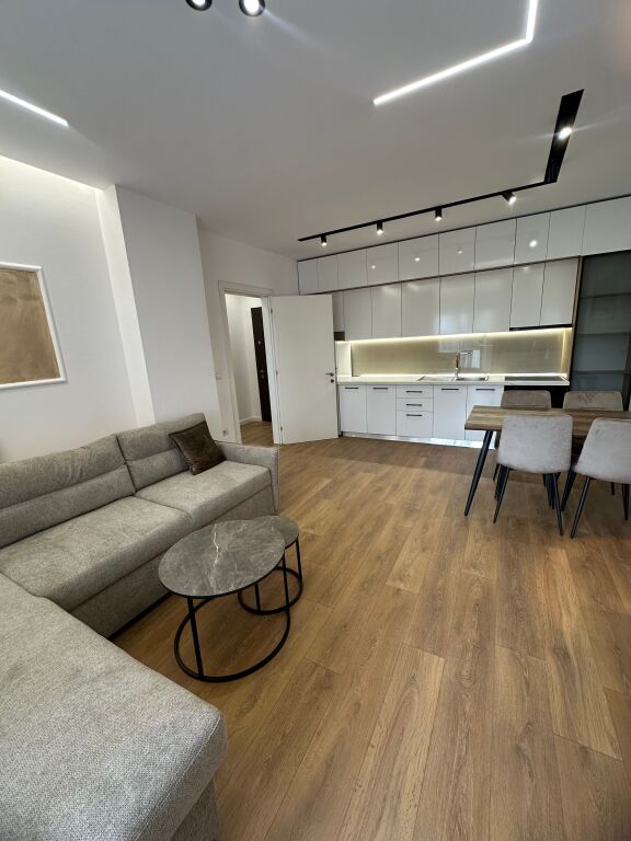 Shitet apartament 1+1