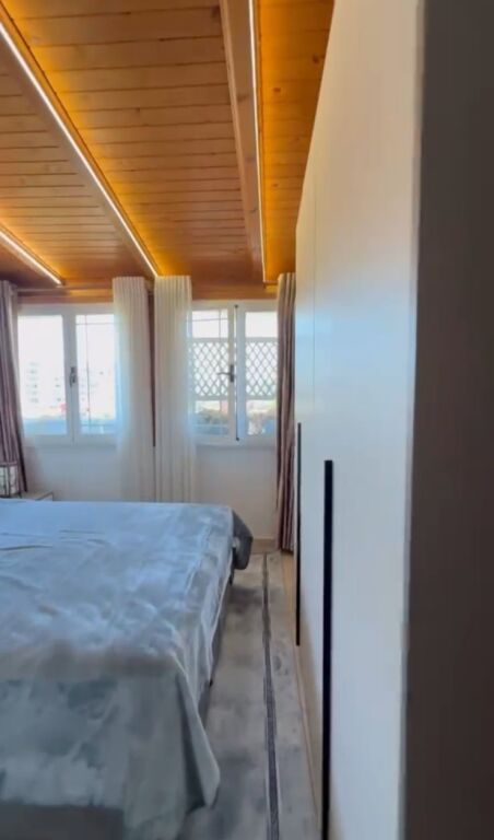 Shitet apartament 2+1 ne Yzberisht .