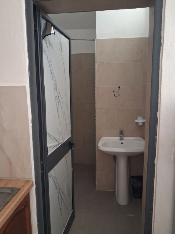 APARTAMENT 1+1. 35000 LEKE.FAKULTETI EKONOMIK