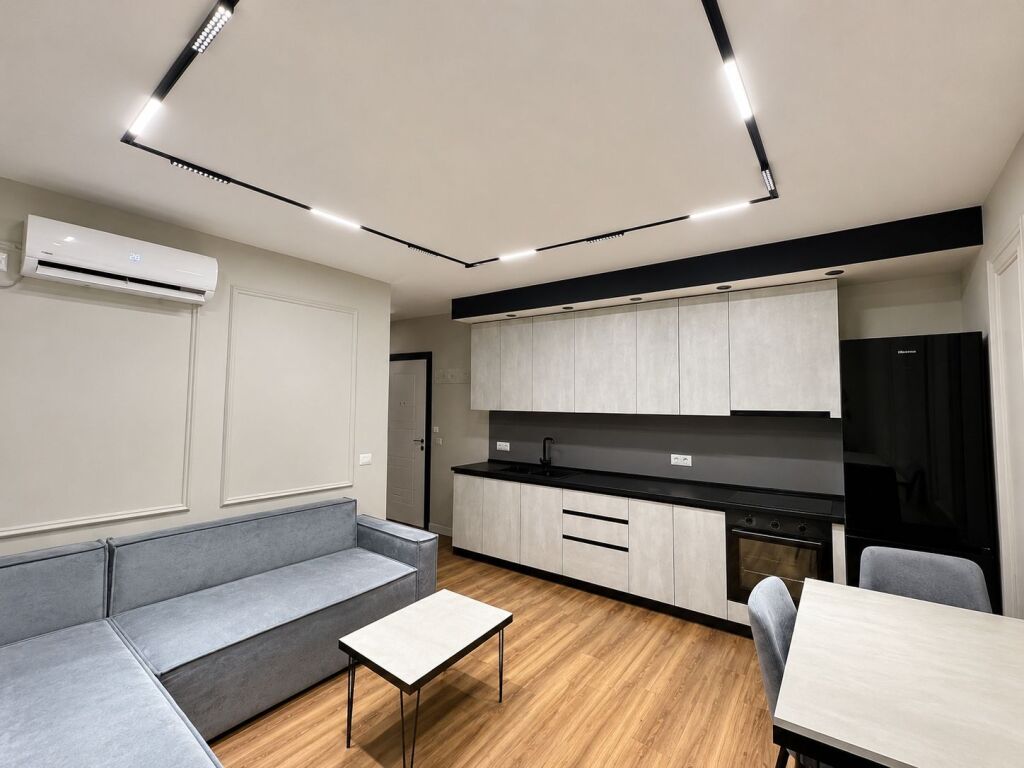 Qera 1+1 lux Komuna parisit