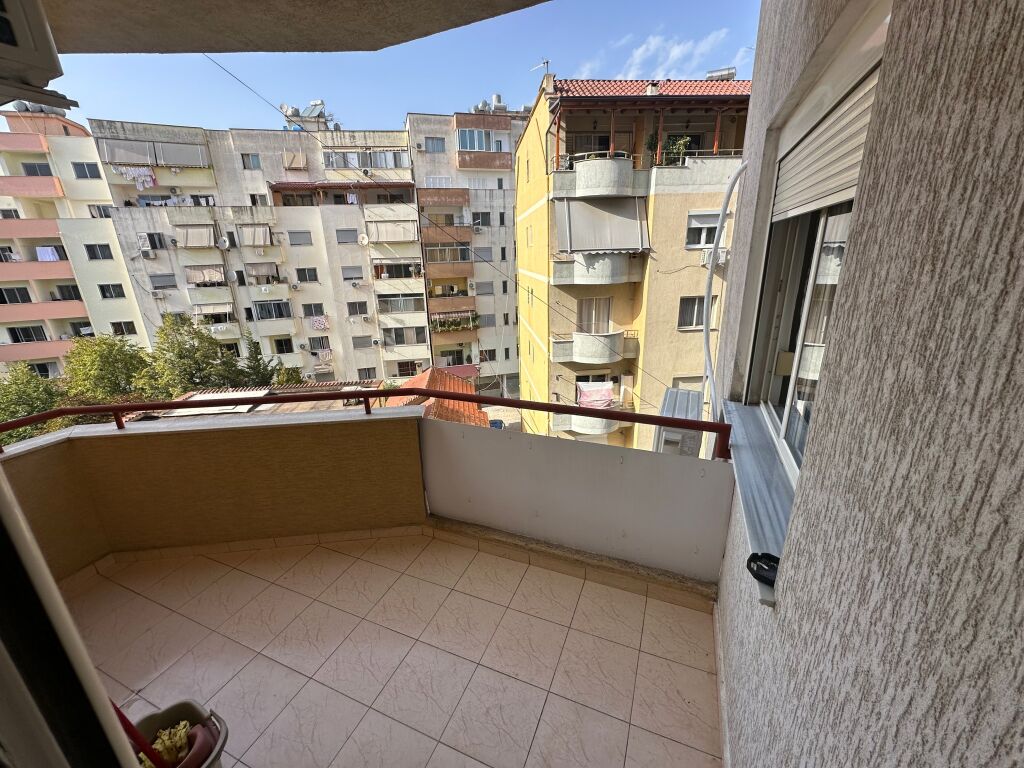 Apartament 2+1 me qera ne Fresk tek Pika e Gazit Kastrati