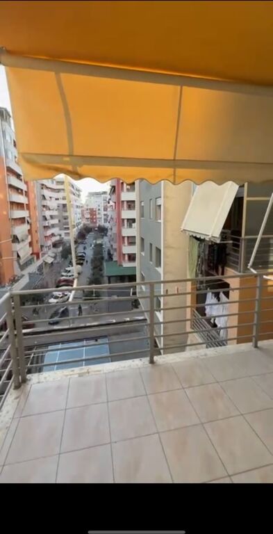 Shitet apartamenti 2+1 me 2 ballkone